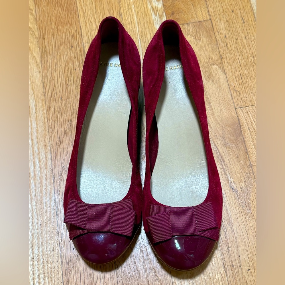 Cole Haan Burgundy Suede Patent Leather Bow Round Toe Wedge Loafers Sz 8B